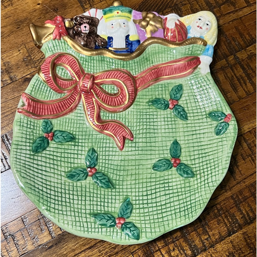 Yea for Christmas!!! So cute cookie plate!
